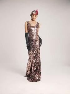 Long Evening Gown with Sequins: A Glamorous 1920s Great Gatsby Party Dress