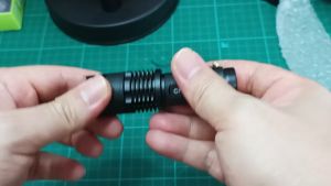 อ่านก่อนสั่ง ไม่แถมถ่าน!!!(โลหะ)ไฟฉายความสว่างสูง หลอด LED CREE Q5 2000 lumens ซูมได้มีโหมดไฟกระพริบ (ใช้ถ่านAA)