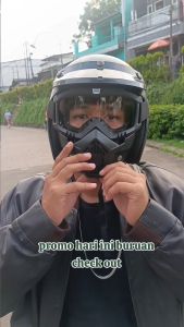 Kacamata Helm Motor Lensa Bening Desain Sporty Nyaman Diketemukan