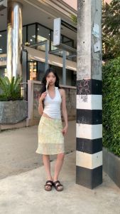 ❣Fortunee ❣ เสื้อเบสตี้ไหมพรม บราเปิดไหล่คอวีสุดเซ็กซี่ ดีไซน์สายคล้องคอ ตกแต่งลายดอกไม้3มิติ สไตล์หวานซ่อนเปรี้ยว