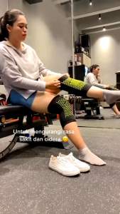 Deker Terapi Lutut Penghangat Pereda Nyeri dan Penyangga Sendi