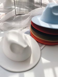 ทันสมัย สไตล์แจ๊สปีกกว้าง ขนสัตว์ หมวกสําหรับคู่รักชายและหญิงจับคู่ ฤดูใบไม้ผลิ ฤดูใบไม้ร่วง ฤดูหนาว หมวกทุกคู่ตามฤดูกาล