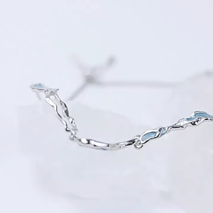 Vòng tay màu xanh 2025 Phong cách mới sang trọng ánh sáng thiết kế hợp thời cao và thích hợp là một kết hợp hoàn hảo cho sinh viên và bạn thân trên hành tinh