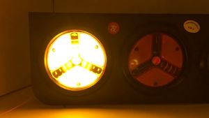 LAMPU STOP SEGITIGA RUNNING 24V TRUK BUS VARIASI MODEL BARU