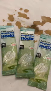 Penghilang Noda Baju Extra Bersih Pembersih Bantal Pencerah Warna Anti bakteri dan Harum