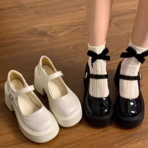 รองเท้าส้นหนาสไตล์ฝรั่งเศสสำหรับผู้หญิง รองเท้า Mary Janes ทรงหัวมน ทรงหัวมน พื้นยาง สวมใส่สบาย ฤดูใบไม้ผลิและฤดูใบไม้ร่วง