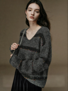 SUSHE | Hóng Zhī Loose Soft Color Ball Sequins Contrast Color V-neck Stripe Knit Top