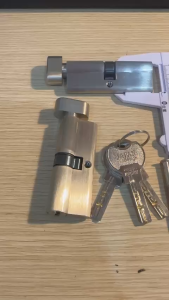 Củ khóa cửa gỗruột khóaổ khóa kèm chho khóa tay ìa thay thế cgạt cửa gỗổ khóa 3 chìa kích thước 7cm x 2.9 cm