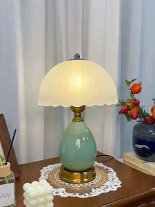 Đèn ngủ để bàn trang trí decor đế sứ chụp thủy tinh cao cấp sang trọng cho khách sạn DN287