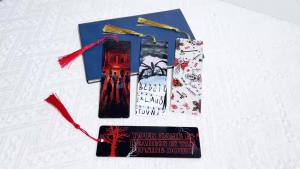 Bandai | Stranger Things Dấu Trang Acrylic Demogorgon & Thiết Kế Lộn Ngược Người Hâm Mộ Kinh Dị Đọc Sách Viết Nhật Ký Thu Thập Quà Tặng Halloween