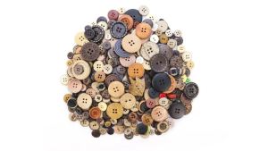 TCOTBE 600 Pcs Assorted Sizes Wooden Buttons Mixed Colors Coconut Shell Wood Handmade Ornament Buttons for Sewing Decorations DIY Arts and Crafts Manual Button Painting