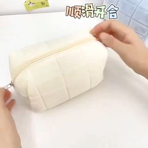 Fashion Cosmetic Bag Organizer Makeup Pouch Cute Pencil Case Pouch Large Capacity Cosmetic Bag Plush Stationery Pen Bag