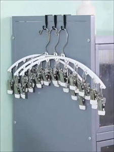 ไม้แขวนหนีบผ้า ไม้แขวนสแตนเลสแบบโค้งหนีบผ้า ตัวหนีบผ้า ไม้แขวนแบบหนีบ ทนทาน กันลื่น พร้อมจัดส่งมนไทย