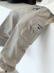 กางเกงเด็กผู้ชายสไตล์เวิร์กแวร์ กางเกงขากว้าง กระเป๋าหลาย เวอร์ชั่นเกาหลี อเนกประสงค์ กระเป๋าหลาย 【จัดส่งจากประเทศไทย】