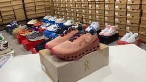 รองเท้าวิ่ง On Cloudmonster สีชมพูเข้ม 🌈 นุ่ม สวย ใส่สบาย ใส่ได้ทั้งชายและหญิง รับประกันคุณภาพ 👗