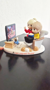Precious Moments star trek boy and girl watching tv - Live long and prosper