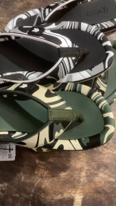 รองเท้าแตะ กีโต้รุ่นใหม่ล่าสุด มาแล้ว! 🔥 ดีไซน์สุดเท่ ลายเขียวทหาร & ลายดำดุดัน ใส่แล้วหล่อเท่ ดูดีได้ทั้งชายและหญิง  ✅ กันน้ำ ทนจัดๆ ไม่กลัวเปียก ไม่พังง่าย