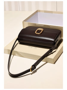 Fashionable Retro Genuine Leather Small Square Bag Womens Crossbody Shoulder Bag Versatile Handbag Elegant Tote Bag