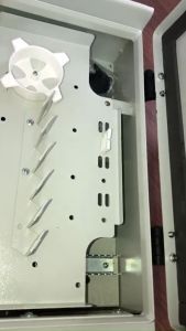 Tủ ODF 24fo Outdoor sắt dạng có mái che mẫu VNPT ( đế nhựa)