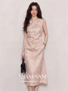 QFN | Slim Elegant Mid-Length Sleeveless Dress