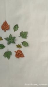 Manik-Manik Daun Matahari Hijau Bahan Satin per 24 Pcs Hiasan Sovenir