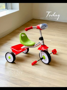 Childrens tricycle bicycle for 1-4 years old kids pedal car bike for girl and boy with Music and lights