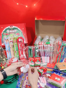 Merry Christmas Writing Pen Door Gift Goodie Bag Xmas Present Gift Santa Claus Present
