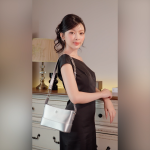 Túi Yuumy (Thời trang nữ đi tiệc size 20 - Túi đeo chéo da Verein YN183)