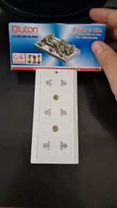 Ổ CẮM ĐIỆN 3 NGÃ CÓ MÀN CHE BẢO VỆ CS3000W