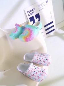 Dép Nữ Kiểu Tie-dye Đế Bằng Nhẹ Chống Trơn Chất Liệu EVA Kiểu Dáng Hiện Đại Thoải Mái Thích Hợp Đi Biển Mùa Hè