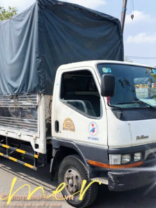 (HÀNG TÔT)Bình xịt kiếng DÀNH CHO XE TẢI MITSUBISHI CANTER ĐỜI CŨ 4 đèn pha vuônghàng đẹp dàysẵn kho.hàng thay thế.