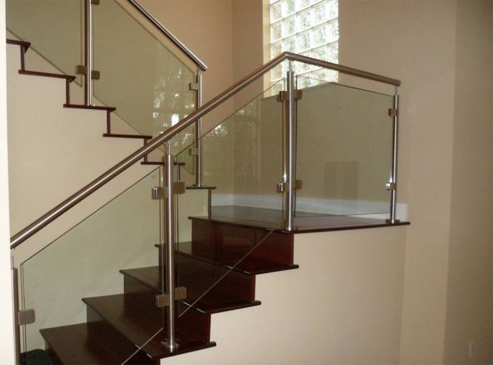 railing tangga stainless kombinasi kaca tempered