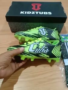 KIDZTUBS Sepatu Bola Anak Paket Komplit Sepatu Bola Tas Skin Deker Kaos Kaki Usia 6-10 Tahun Size 28 29 30 31 32 33 34 35 36 37 KDZ1919121824