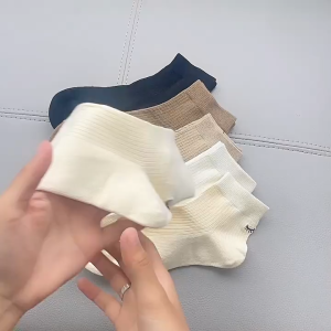 CEEKEY ถุงเท้าสตรีฤดูใบไม้ผลิและฤดูร้อนถุงเท้าสั้นสีกาแฟสุภาพสตรีเรือถุงเท้าเทรนด์สั้นป้องกันข้อเท้าผ้าฝ้าย