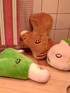 นุ่มๆ น่ารัก น่ารัก กระเทียม กระเจี๊ยบ ของเล่นผ้าขนสัตว์ ของตกแต่งบ้าน โซฟา ของขวัญตลก ของเล่นผ้าขนสัตว์สำหรับเด็ก