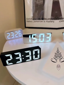 GENGYAN นาฬิกาปลุก นาฬิกาตั้งโต๊ะ ควบคุมด้วยเสียง นาฬิกาดิจิตอล LED นาฬิกาปลุกแบบเรียบง่าย นาฬิกาปลุกแบบหลายฟังก์ชัน สายชาร์จ USB ฟรี เวลา วันที่ อุณหภูมิ