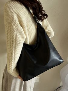 Large Capacity Soft Leather Bucket Bag Womens Simple Style Shoulder Bag Retro Commuting Crossbody Tote Bag for Young Women