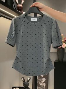 Áo Thun Tay Ngắn Họa Tiết Chấm Bi Màu Xám Cỡ Lớn Cho Nữ Mùa Hè 2024 Phong Cách Hàn Quốc Dáng Rộng Cổ Tròn Thường Ngày