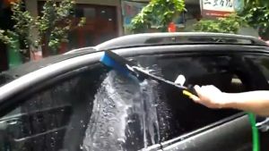 Chổi Rửa Xe Gắn Máy Cao Áp Phun Nước Xịt Bọt Thiết Kế Đầu Chổi Liên Kết Bình Chứa Bọt Và Cò Xịt Tiện Dụng