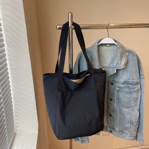 กระเป๋าผ้าไนลอนน้ำหนักเบาสำหรับผู้หญิง กระเป๋าถือขนาดใหญ่สำหรับเดินทางไปทำงาน กระเป๋าสะพายไหล่ข้างเดียว กระเป๋าผ้าไนลอนสำหรับเดินทางไปทำงาน