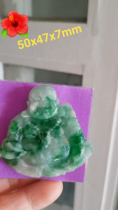 Mặt Dây Chuyền Nam Phật Di Lặc Đẹp Cầm Dãy tiền thỏi vàng 100% Đá Cẩm Thạch Tự Nhiên Màu Xanh Lý Trắng tinh lên lý đẹp lắm Size Ngang 50mm x Cao 47mm x Dầy 7mm Nam bọc vàng đeo đẹp lắm lắm luôn có 1500k ạ