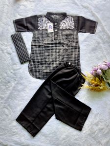 Baju setelan muslim anak laki laki kotak kotak kombinasi bordir warna hitam lengan oendek
