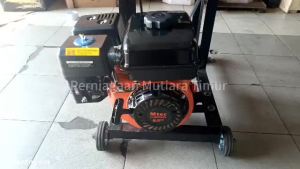 Stainless Steel Sugarcane Machine/Machine Tebu With 8.5HP Gasline Engine (Made In Malaysia)