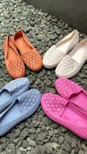 Selamat Datang di VEBLEN: Sepatu Sandal Selop Wanita Model Bunga & Batik Bambu