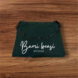 SINGLET HAJI DAN UMROH WANITA DEWASA BERKANTONG MEMAKAI RESELETING/PERLENGKAPAN HAJI DAN UMROH