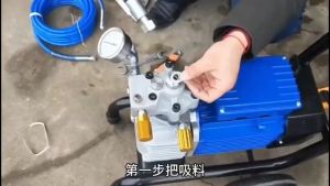 รับประกัน 10 ปี 3800W เครื่องพ่นสีหลังคา เครื่องพ่นสีไฟฟ้า พ่นสีพ่นสีแรงดันสูง เครื่องพ่นสีแรงดันสูง แท้100% ฉีดพ่น 15200M² ในหนึ่งวัน ความยาวท่อแรงดันสูง: 15 เมตร ปริมาณน้ำต่อนาที 18 ลิตร/นาที แรงดันสูงสุดถึง 6600PSI พลังที่สูงมากพลังอันแข็งแ