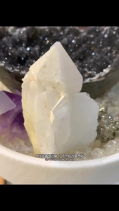二次结晶细闪✨ 天然白水晶🔮Raw Clear Quartz 🤍 白水晶|净化一切杂念,让能量回到最干净的状态 Clear Quartz | Clears all cluttered energy restoring the purest state of balance 🤍