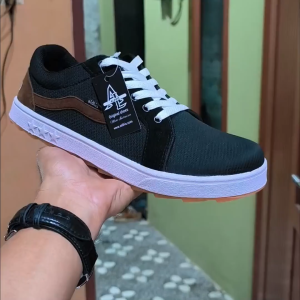 Aldhis Sepatu Pria Sneakers Kets Casual Cowok Keren sol Karet Antislip untuk Kerja Gaya dan Santai