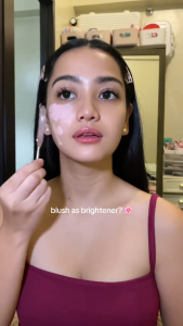 Kaka Show Multi-Functional Liquid Blush Cream Blush Korean-Style Blush Stick Comes With A Sponge Applicator For Easy Application Suitable For Everyday Makeup Suitable For All Skin Tones.