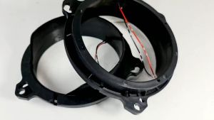 Toyota - Nissan: Đế đệm loa / Dưỡng loa cánh loại tròn cho dòng xe Toyota - Nissan liền giắc zin - loại dày hàng đẹp. 02 cái